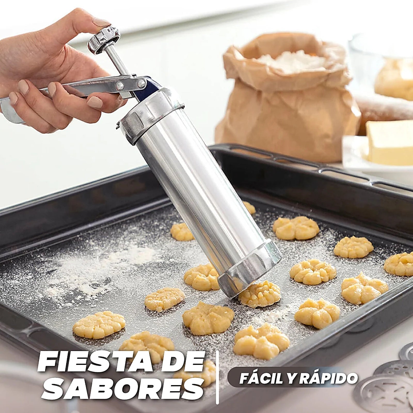Galletas recién formadas en la bandeja